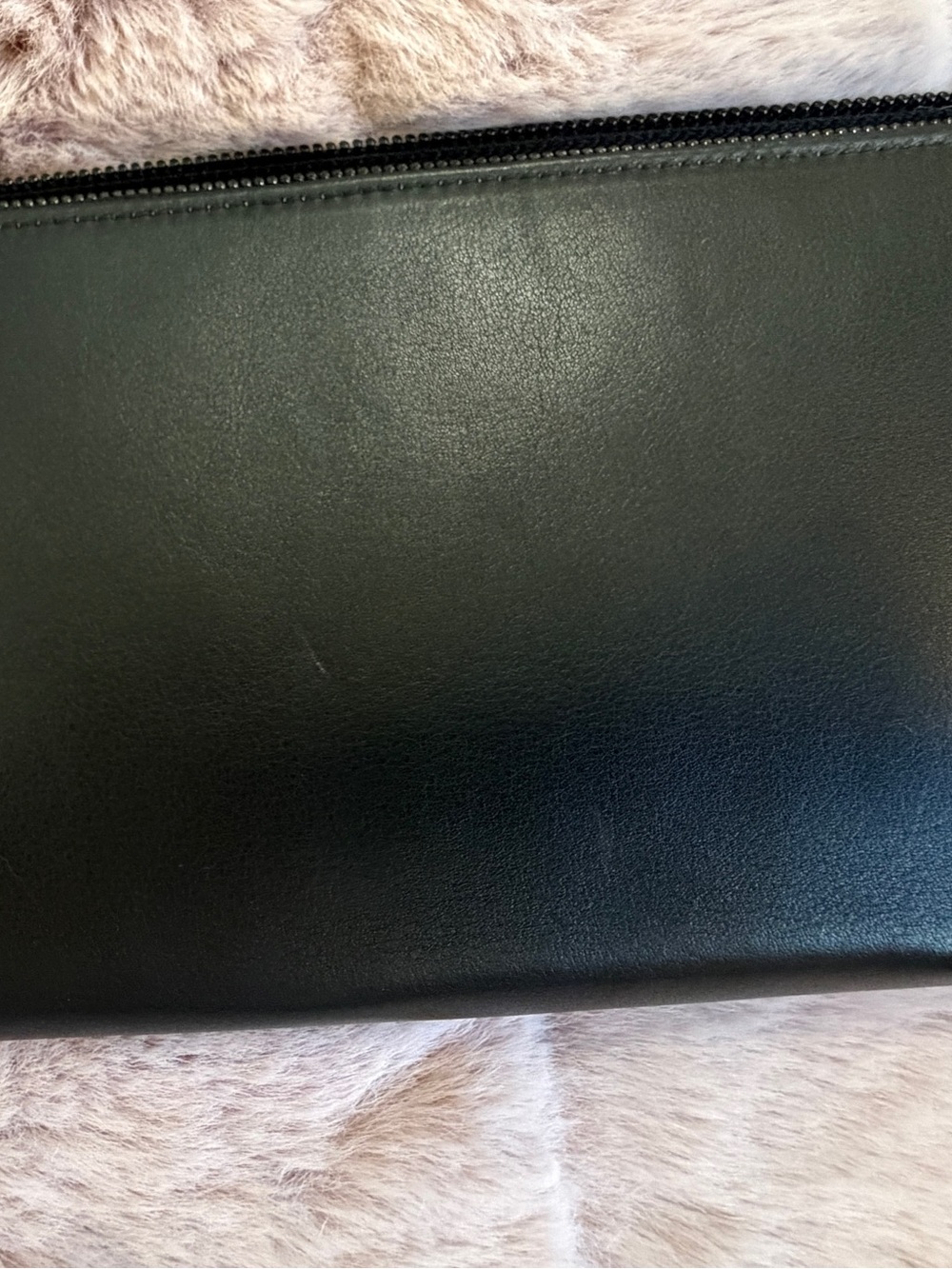 Gucci Black Leather Wallet with Embossed Logo - Picture 5 of 16